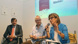 Girona. Llibreria 22. Presentació del llibre de poemes A pesar de la luz oscura, del magistrat Adolfo García Morales, amb la participació d'Isabel Llauger i Carles Monguilod.